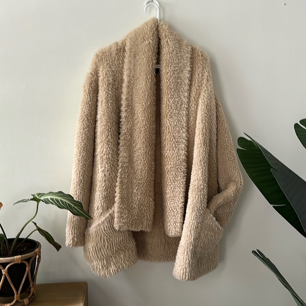 Guess sz M faux fur overcoat